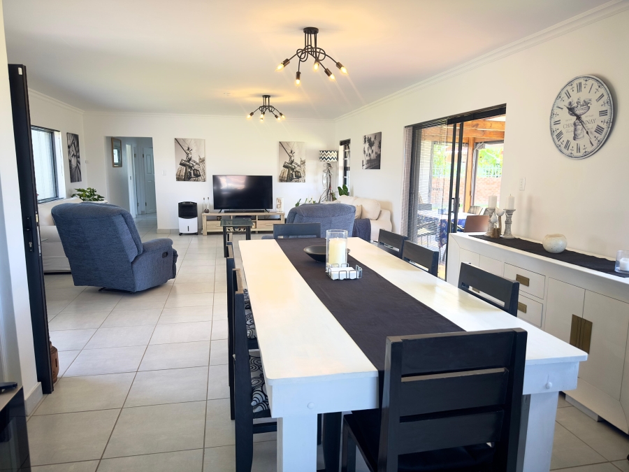 3 Bedroom Property for Sale in Wavecrest Eastern Cape